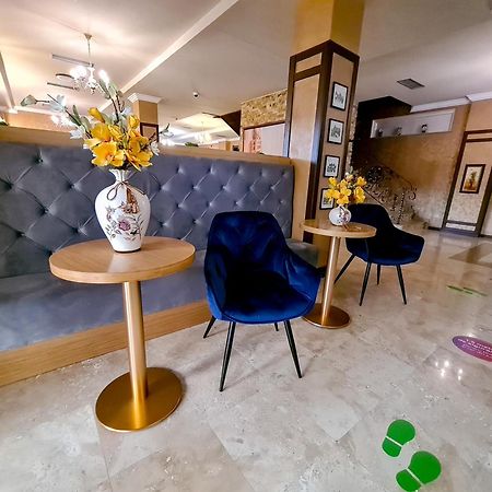 Hotel Yarus Plus Ploiesti Ngoại thất bức ảnh