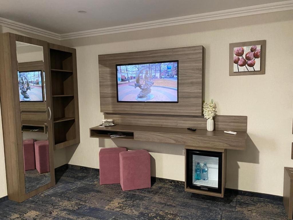 Hotel Yarus Plus Ploiesti Ngoại thất bức ảnh