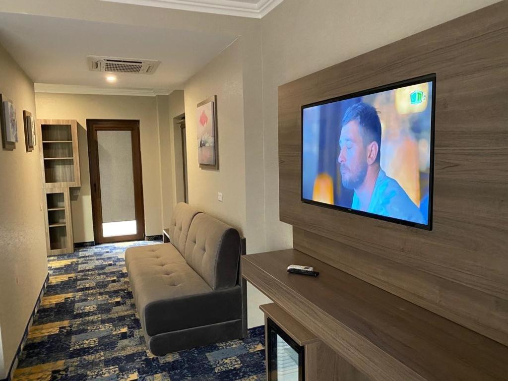 Hotel Yarus Plus Ploiesti Ngoại thất bức ảnh