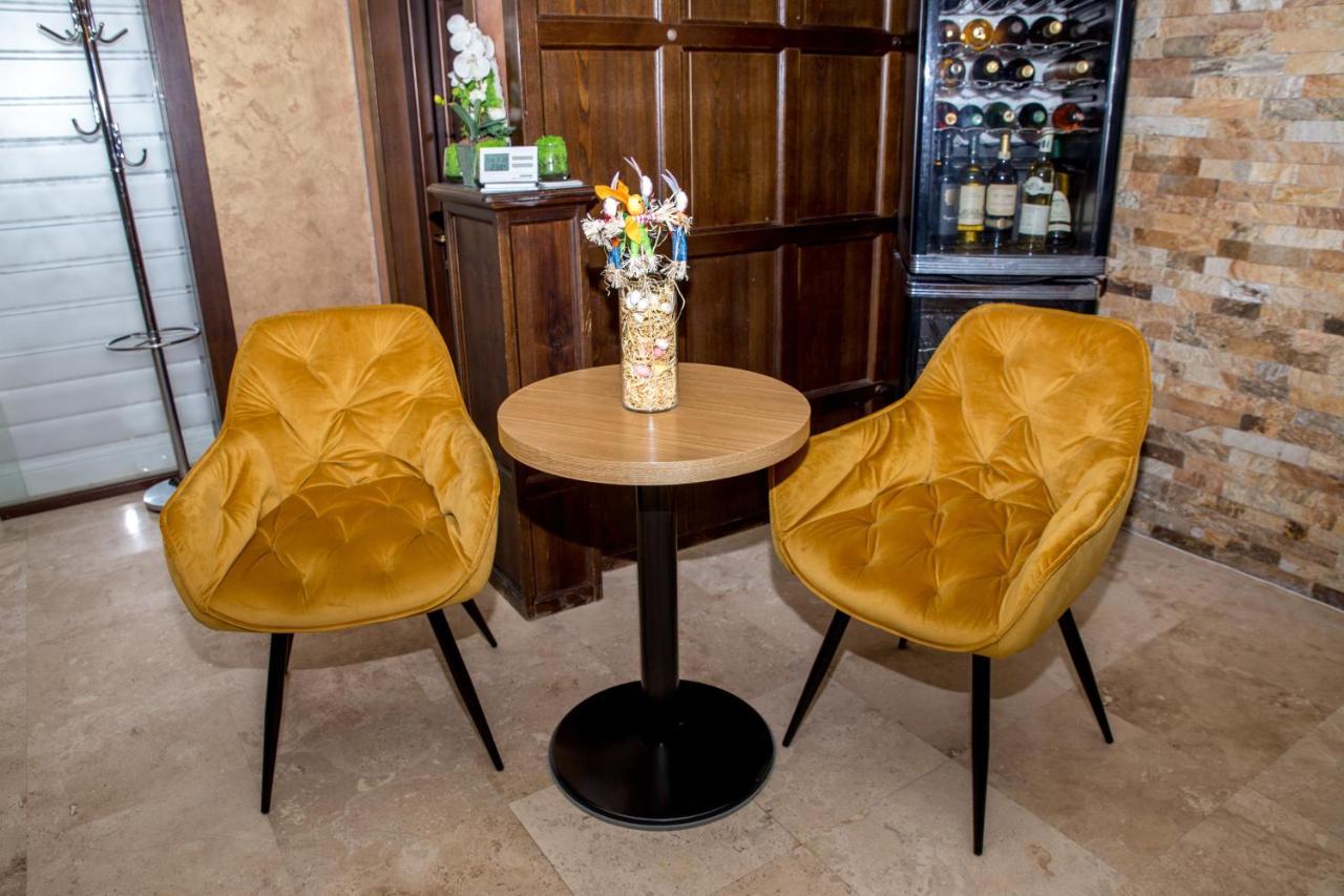 Hotel Yarus Plus Ploiesti Ngoại thất bức ảnh