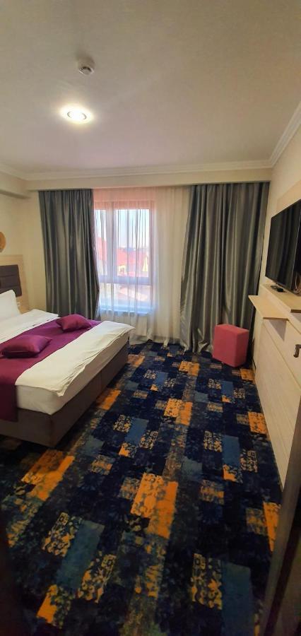 Hotel Yarus Plus Ploiesti Ngoại thất bức ảnh