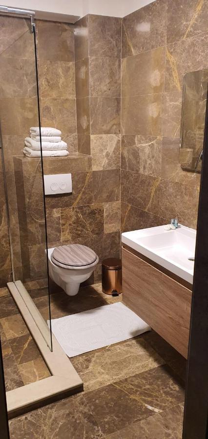 Hotel Yarus Plus Ploiesti Ngoại thất bức ảnh