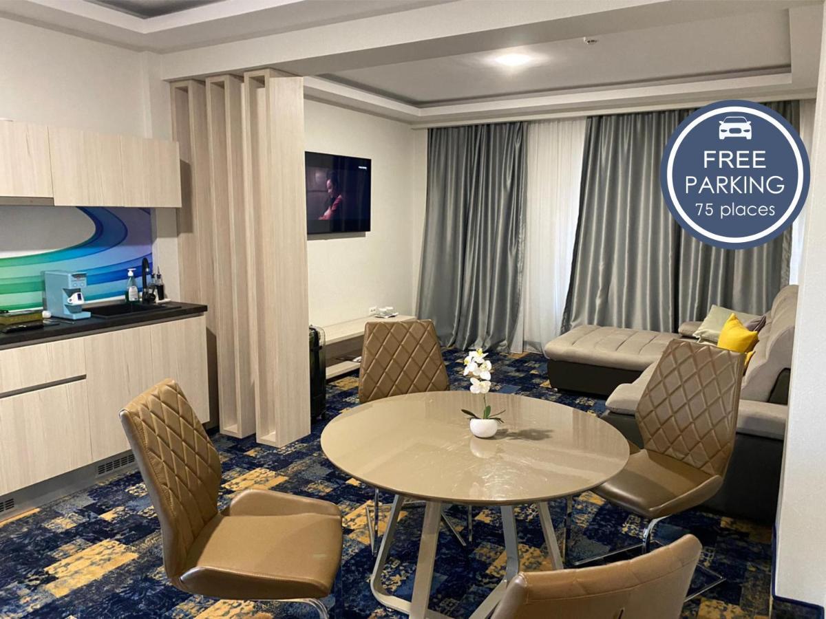 Hotel Yarus Plus Ploiesti Ngoại thất bức ảnh