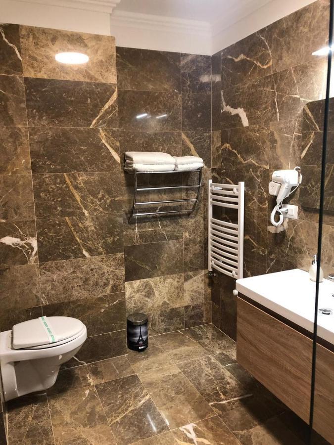 Hotel Yarus Plus Ploiesti Ngoại thất bức ảnh