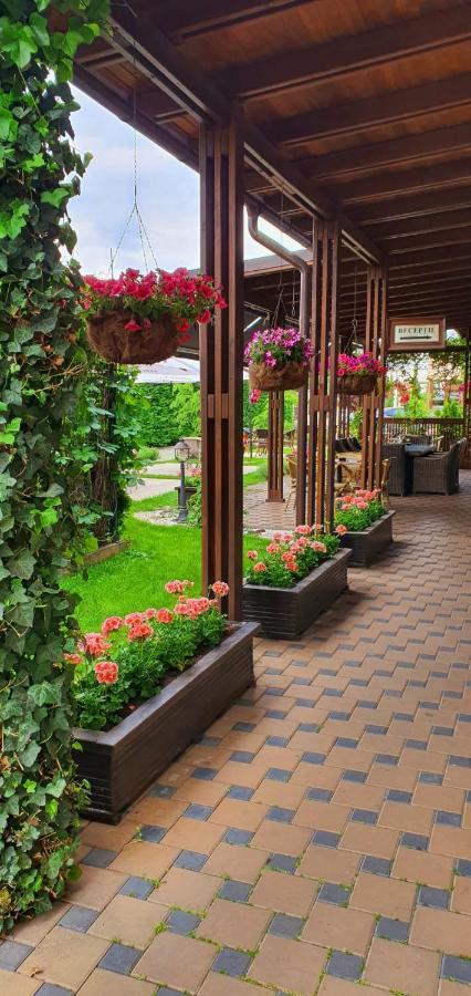 Hotel Yarus Plus Ploiesti Ngoại thất bức ảnh