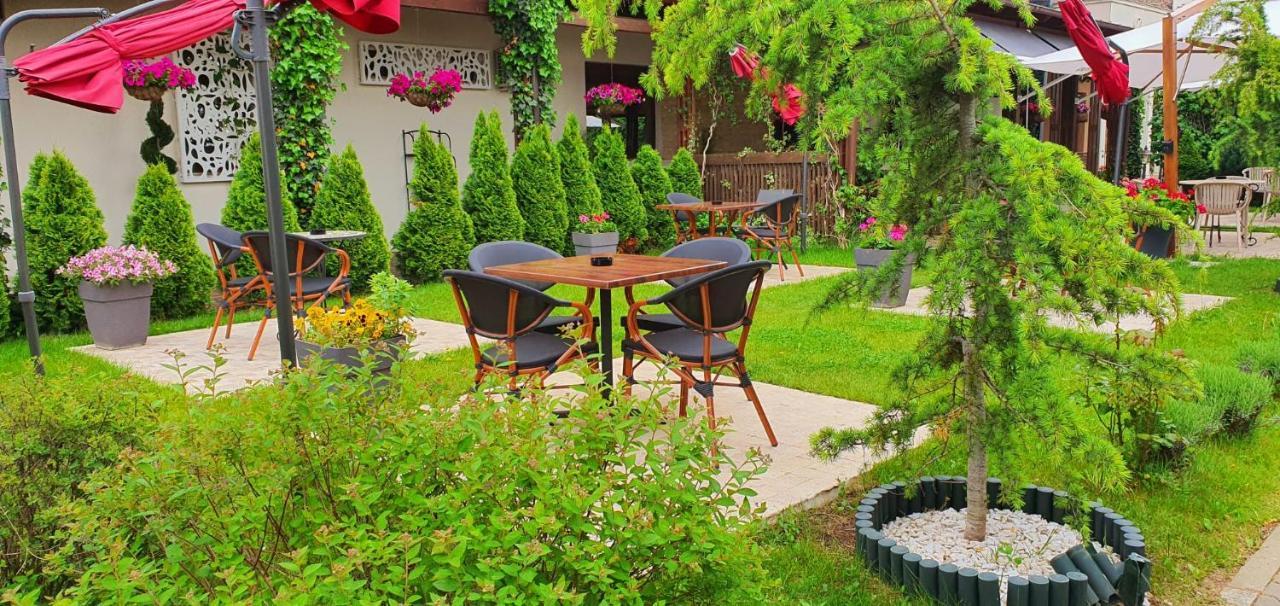 Hotel Yarus Plus Ploiesti Ngoại thất bức ảnh