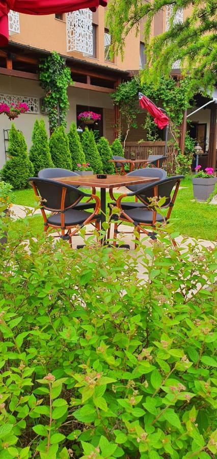 Hotel Yarus Plus Ploiesti Ngoại thất bức ảnh
