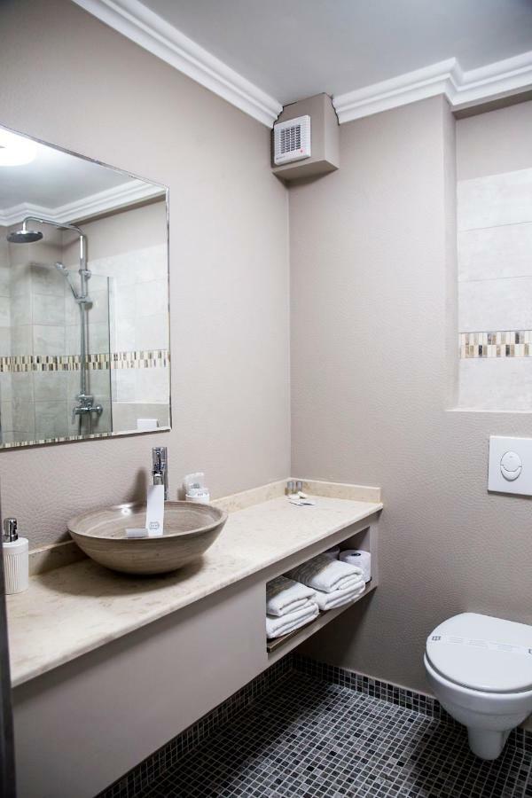 Hotel Yarus Plus Ploiesti Ngoại thất bức ảnh