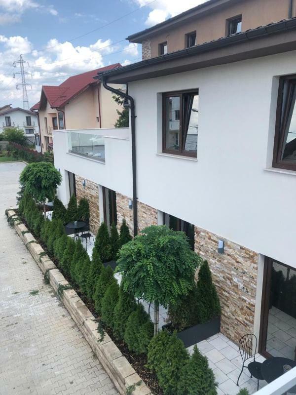 Hotel Yarus Plus Ploiesti Ngoại thất bức ảnh