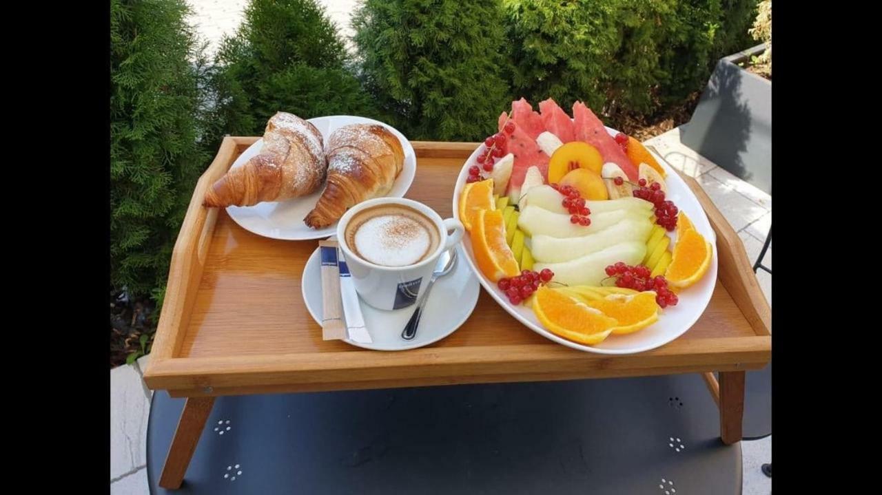 Hotel Yarus Plus Ploiesti Ngoại thất bức ảnh