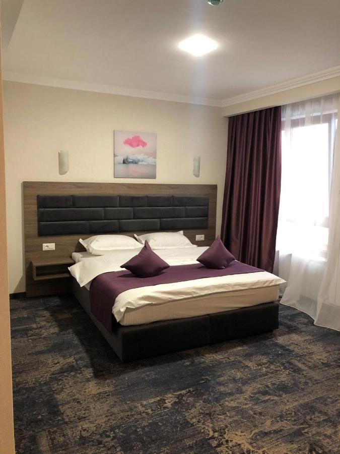 Hotel Yarus Plus Ploiesti Ngoại thất bức ảnh