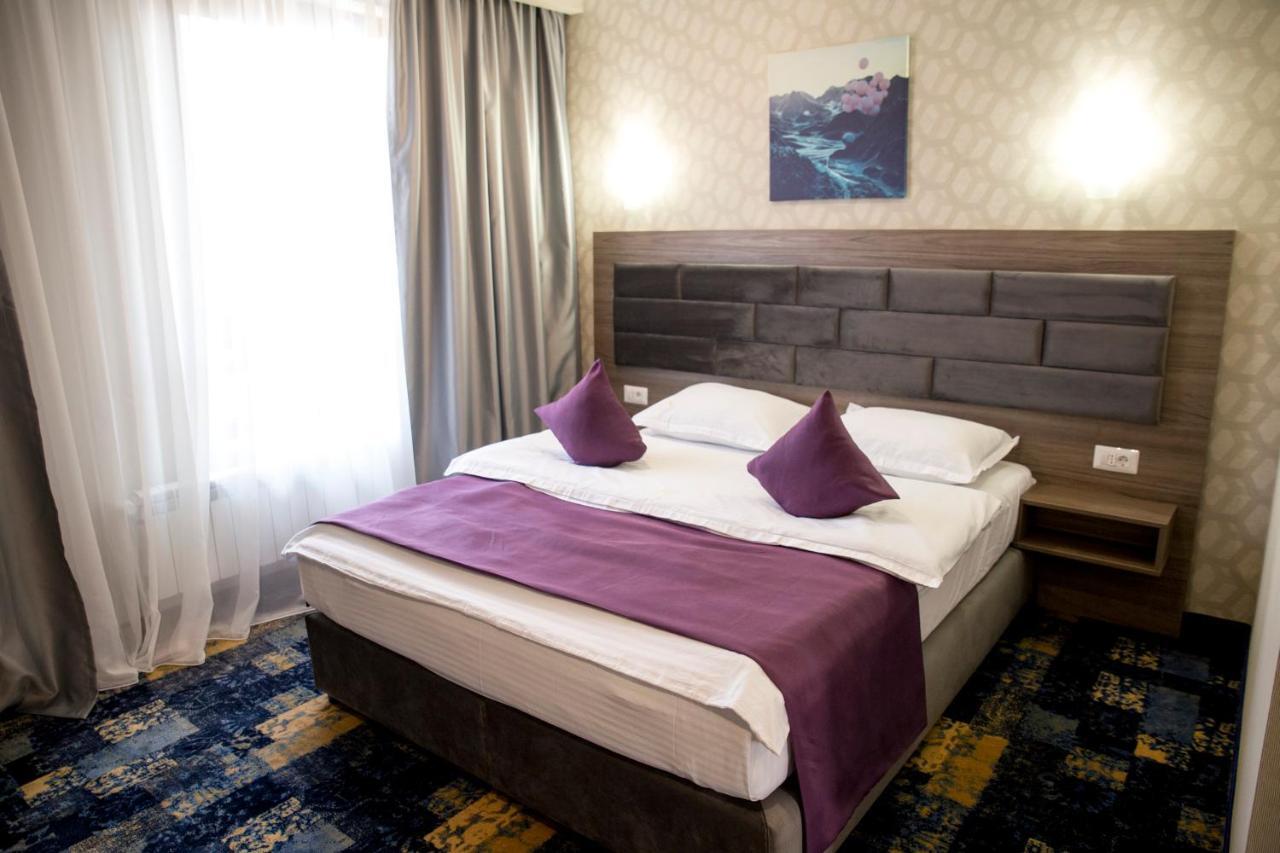 Hotel Yarus Plus Ploiesti Ngoại thất bức ảnh