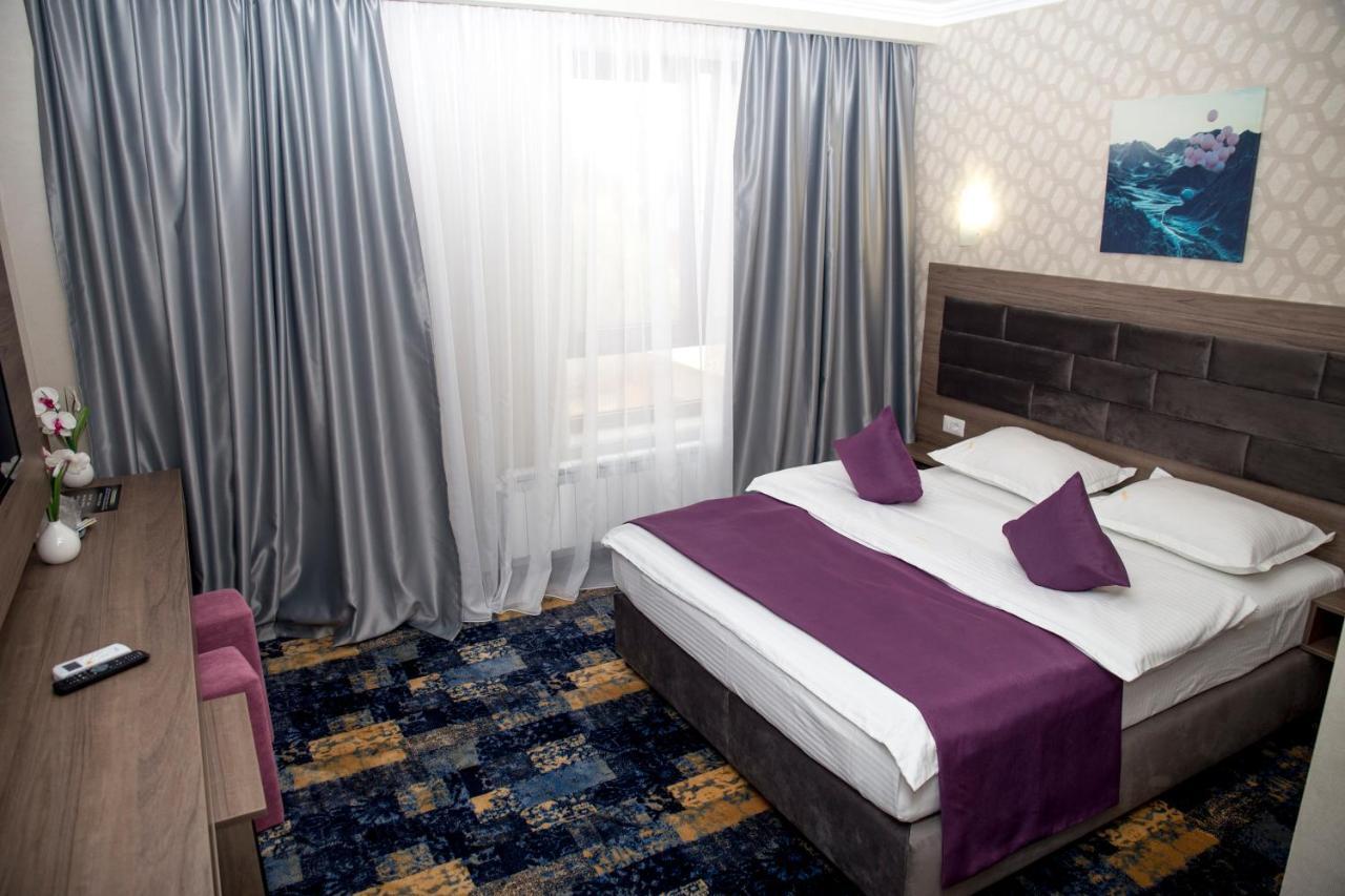 Hotel Yarus Plus Ploiesti Ngoại thất bức ảnh