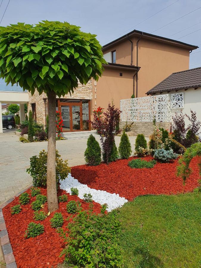 Hotel Yarus Plus Ploiesti Ngoại thất bức ảnh